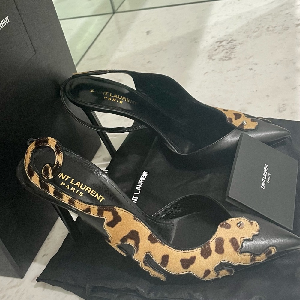 Saint Laurent “Anja Punk” pumps Leopard